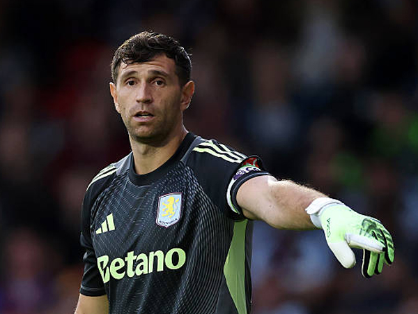 Emiliano Martinez Kembali Masuk Nominasi Penghargaan Yashin Trophy